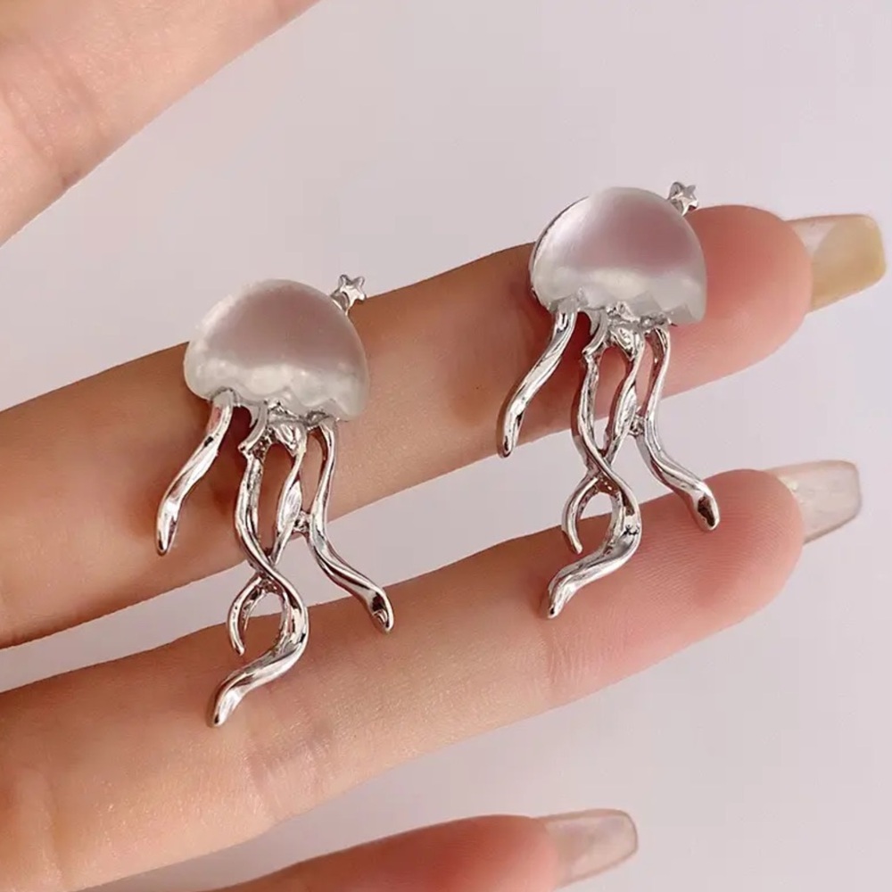 4/$15 💗 NWT Jellyfish Silver Novelty Earrings